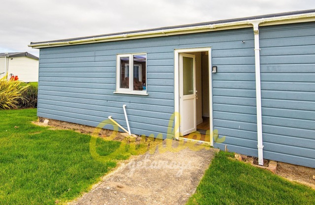A9 - Camber Sands Holiday Park - Chalet - Sleeps 6 - Close to facilities and swimming