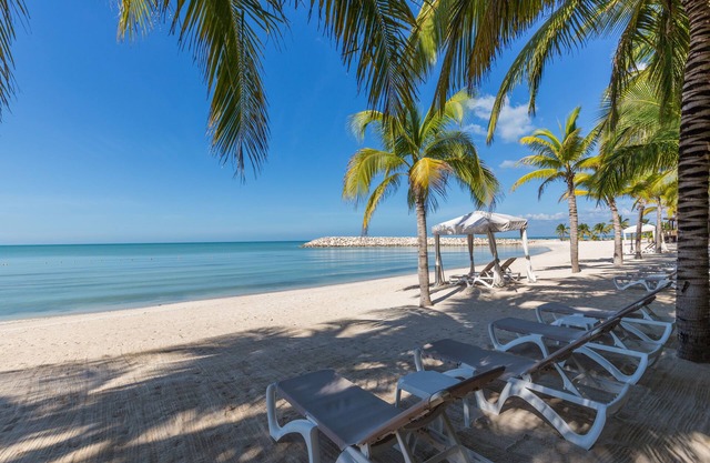 Aak-Bal All Suite Resort