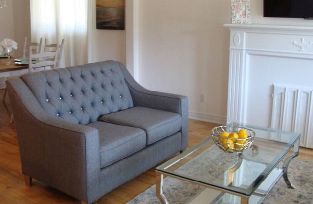 "Abbey Cottage" Beautiful Updated Modern Cottage