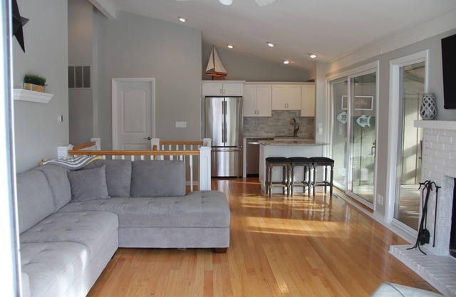 Abbey Springs w/great location, comes with golf carts! April weekends open!
