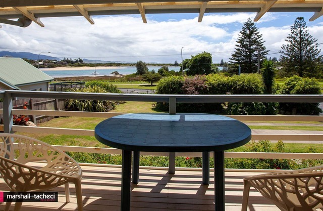 ABERDEEN 1: 112 Lamont Street -Views, great boat p