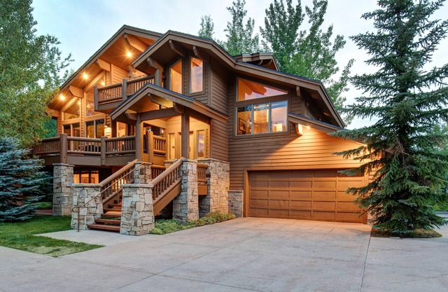 Abode at Arrowood | Best value in DV| NO AC| Private Hot Tub! 3 Private Master Suites!