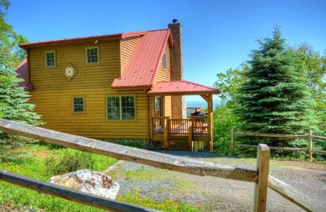 Above the Clouds-Open for Bookings! Views, Wi-Fi, Game Room, AC