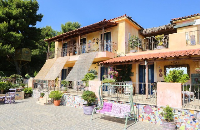 Absolute vacation apartment near the sea"Nest"in the Villa Stratos majestic view