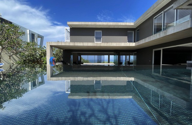 ABSOLUTE BEACHFRONT LUXURY