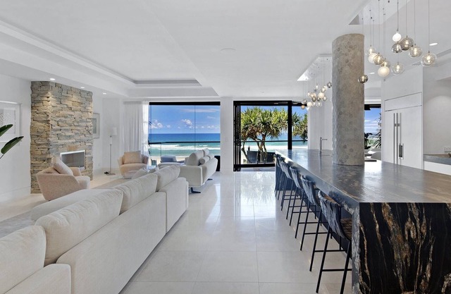 Absolute Main Beach (Heated Pool)