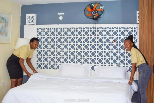 Acacia Lounge &Grill, Hakati