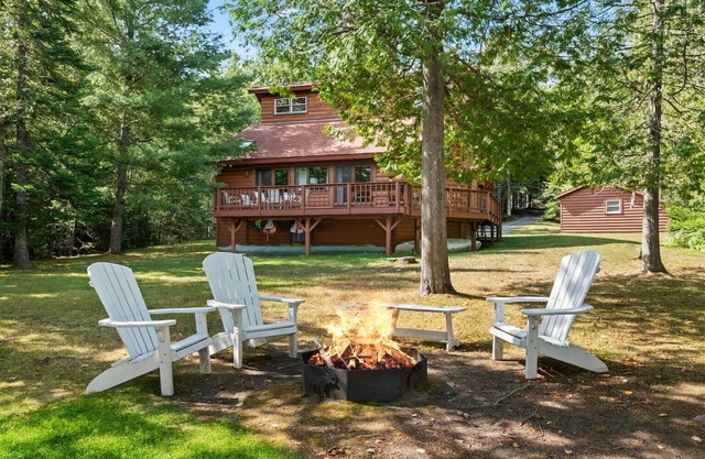 Acadia Wingate Lodge - Two miles from Rangeley on quiet and peaceful Gull Pond