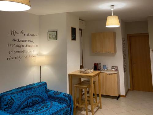 Accogliente monolocale con terrazzo e BBQ a Pomezia