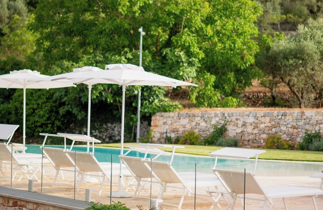 Accoglienti Trulli Immersi Nella Campagna, L'ideale per ci Cerca Tranquillità