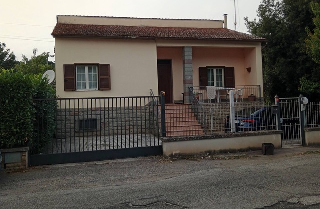 Accommodation Le Rose, just outside the village a few meters from the Basilica of San Famiano