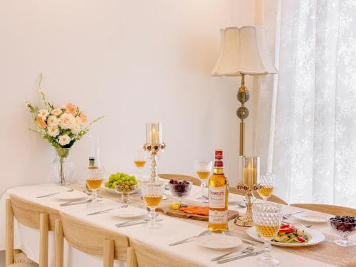 Achasan Mountain's Green Forest Han River View a classic 3-room gallery house full of emotions