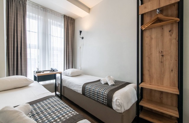 Acostar Hotel