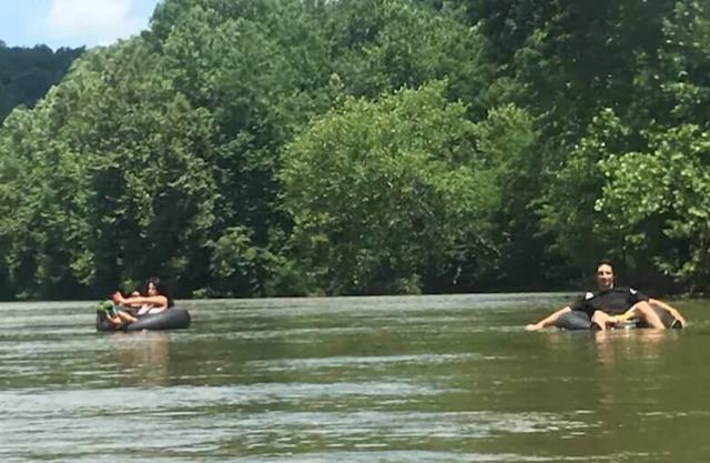 Acres on River - Bball, Pool Table, Fire Ring