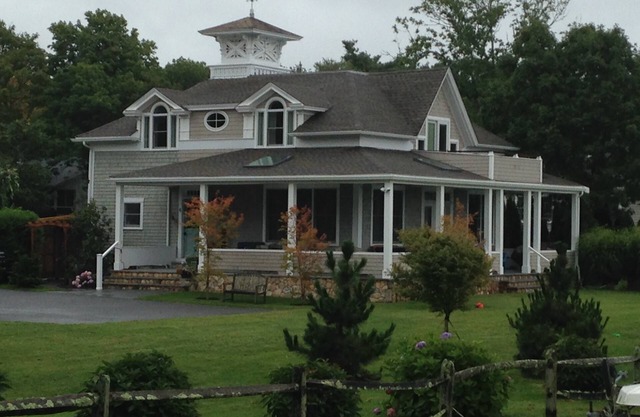 Across street from Town Beach, Wraparound Porch with Waterviews, 4 Ensuites