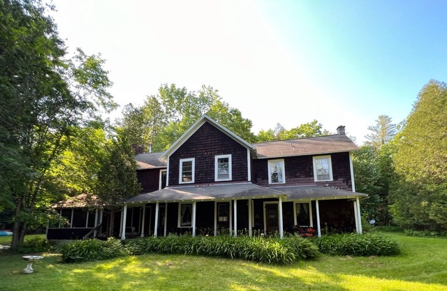 Adirondack Cedar Inn-Lake Harris-Perfect Getaway for entire family