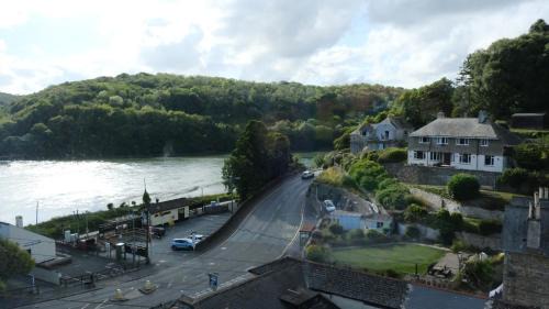 Admirals Apartment 'As seen in Beyond Paradise ' sleeps 6 adults