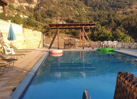 Adonis Palace Rooms and Bungalows
