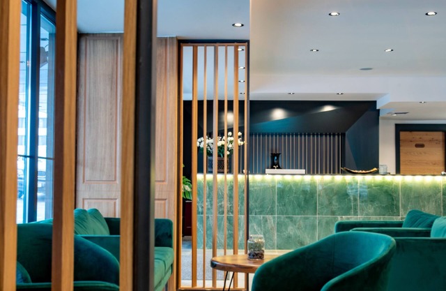 Ador Hotel