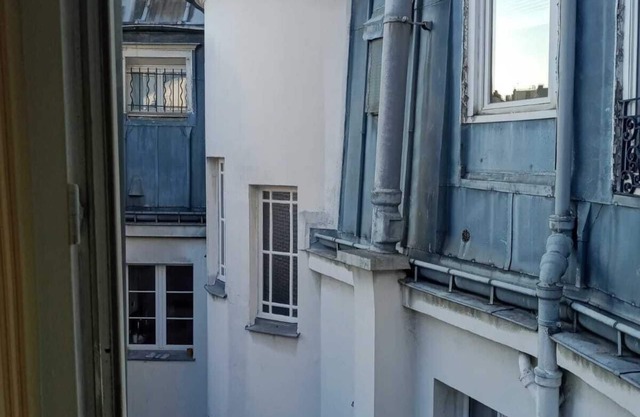 Adorable and typically Parisian maid's room