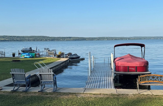 Adorable lakefront 4-bedroom house with AC in Ashville on Chautauqua Lake