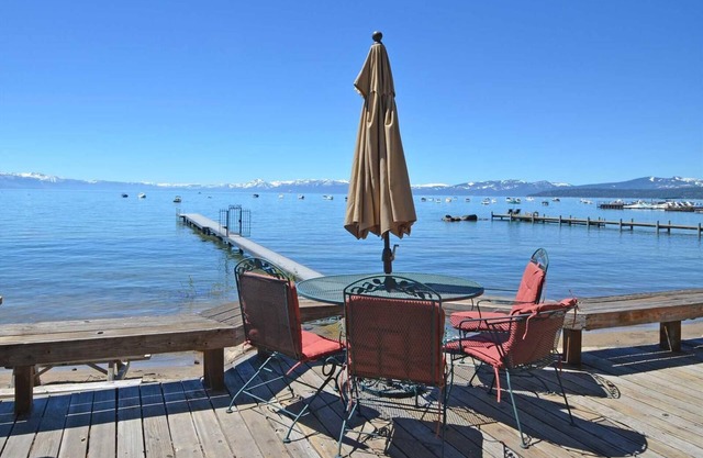 Adorable Lakefront Cabin Complex, with Pier/Buoy, Sandy Beach, shared Deck & Dog Friendly