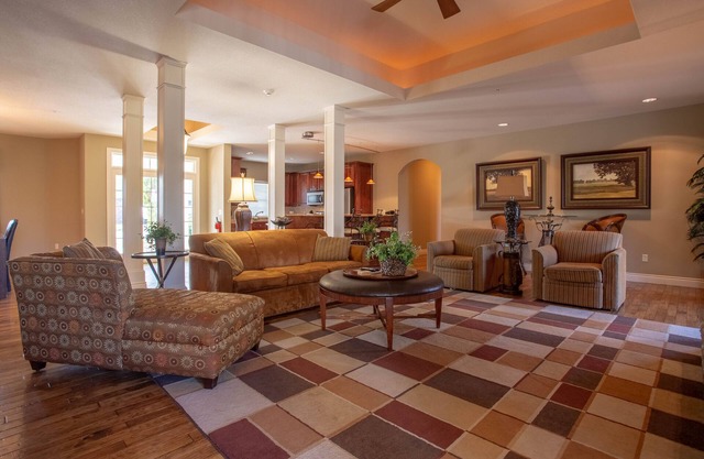 Adorable Villa Close to Branson RecPlex! Lots of Space with a Comfy Feel!