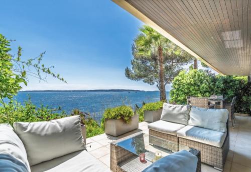 ADRIANA by Terry's Homes WATERFRONT SEAVIEW BEACH