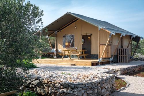 Adriatic Heritage Glamping No2 with Jacuzzi