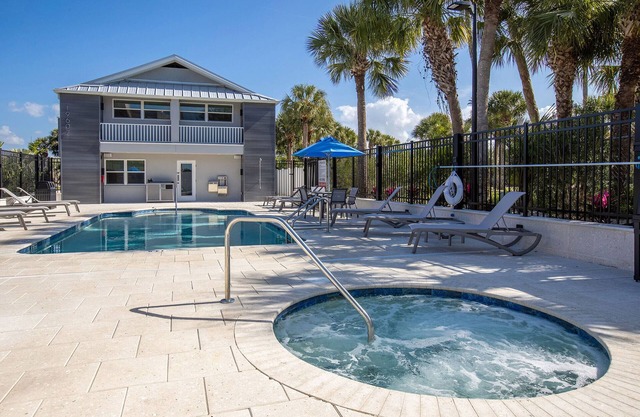 Adventure Awaits! Near Suncoast Seabird Sanctuary, Kitchen, Pool, Fishing