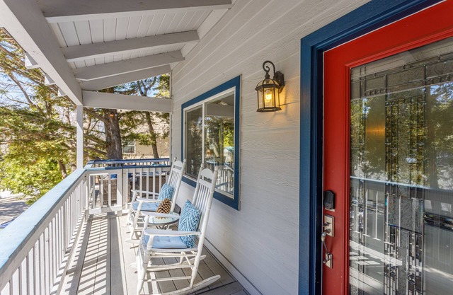 Adventure Awaits! Spa & Short Walk to Lake/Dining/Shops