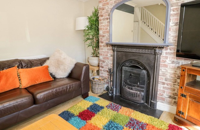 AERONFA, pet friendly, with open fire in Llanfairfechan