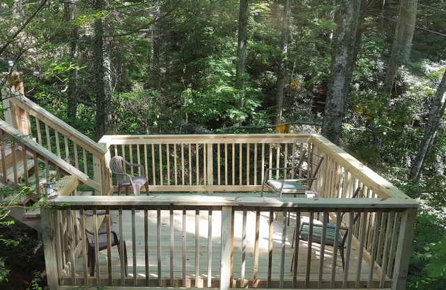 Affordable Chalet IN Gatlinburg 🌄 Walk to Town!!! King Beds!!! Dog🐶Friendly!!!