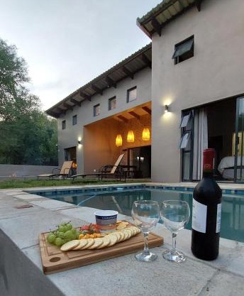 Afri Villa Stays - Luxury Bush Villa Hyena