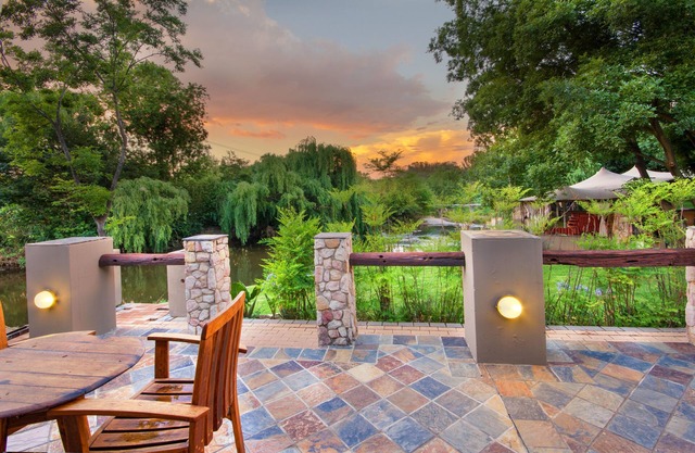 Africlassic River Lodge- Rivonia