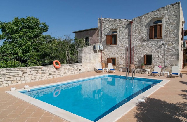 Afroditi 4 bedrooms,pool,Picturesque village