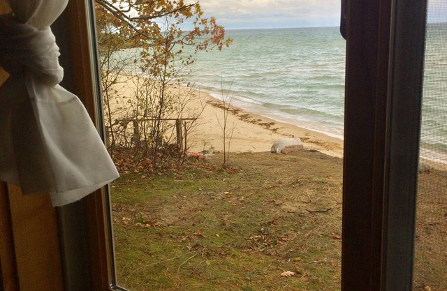Agamiing Minwendam - Lake Michigan Cottage in Natural Setting