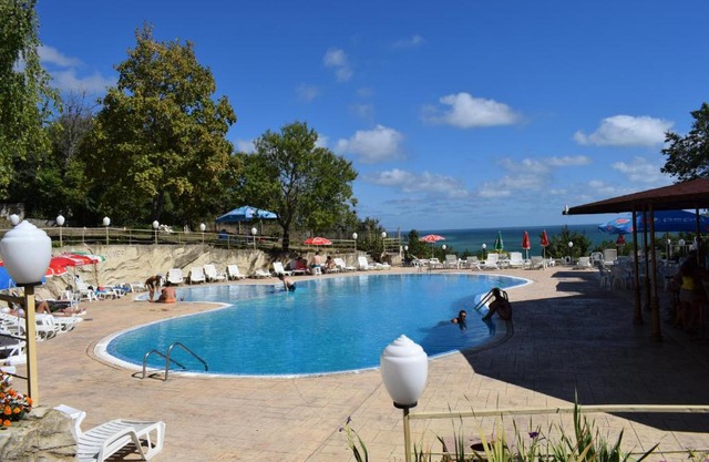 Ahilea Hotel - Free Pool Access