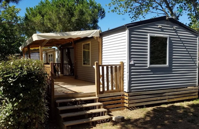 Air-conditioned mobile home near the beach