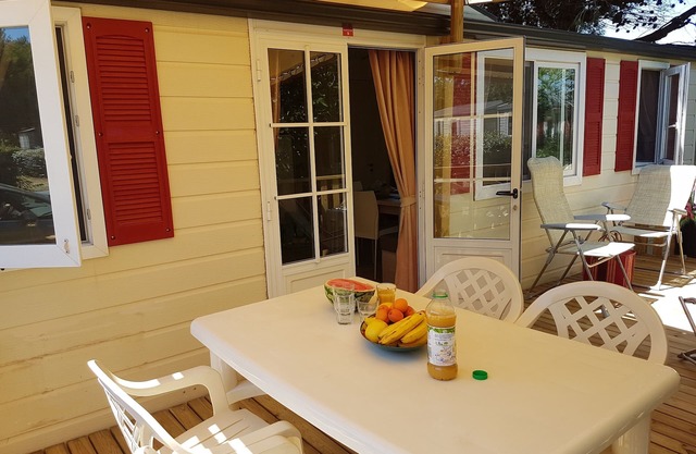 Air-conditioned mobile home 6 beds 3 bdrms