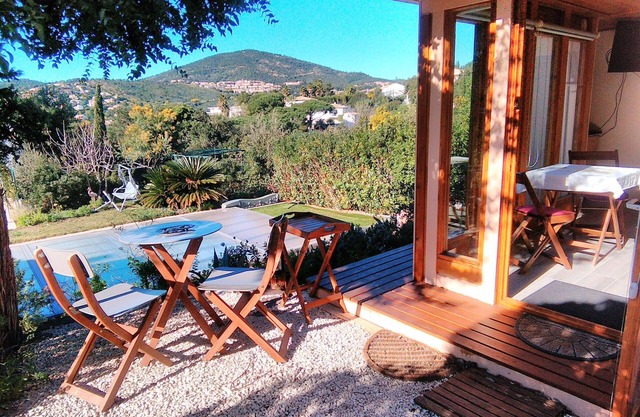 AIR-CONDITIONED CHALET FOR 2 PEOPLE, QUIET LOCATION, WALKING DISTANCE TO SHOPS AND BEACHES