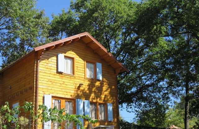Air-conditioned and heated chalet with a beautiful view of the mountain and the valley