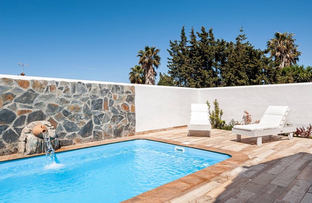 Air-conditioned Holiday Home with Patio, Pool, Wi-Fi and Lawn