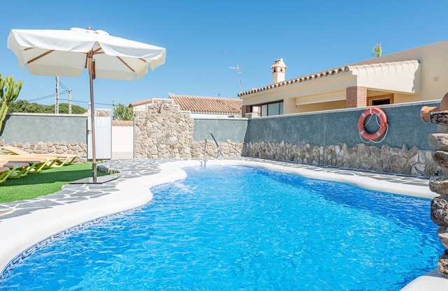 Air-Conditioned Home Close to the Beach with Pool, Terrace, Garden & Wi-Fi