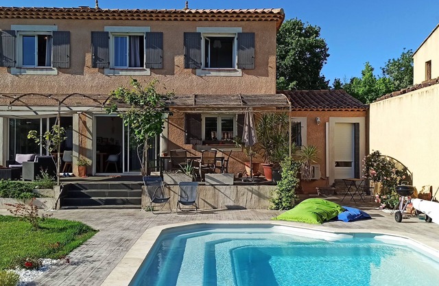 Air-conditioned villa with swimming pool in the heart of Provence