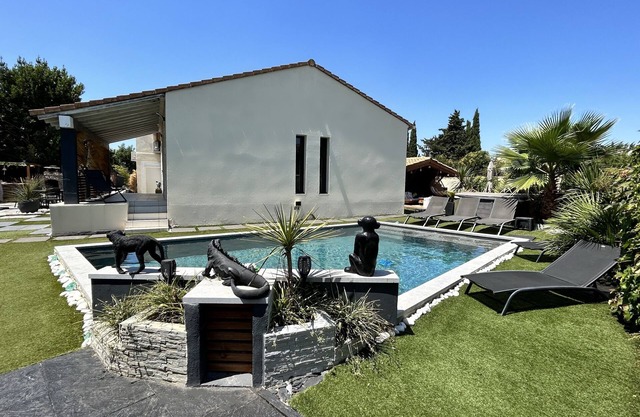 Air-conditioned villa with private pool and Jacuzzi, in CAMARGUE