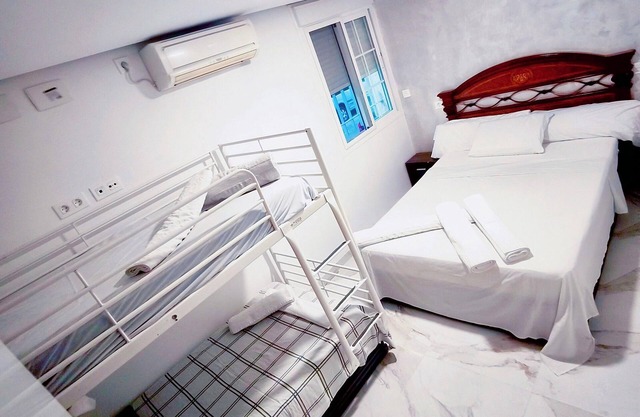 Airbhouse Prívate Rooms & Triana