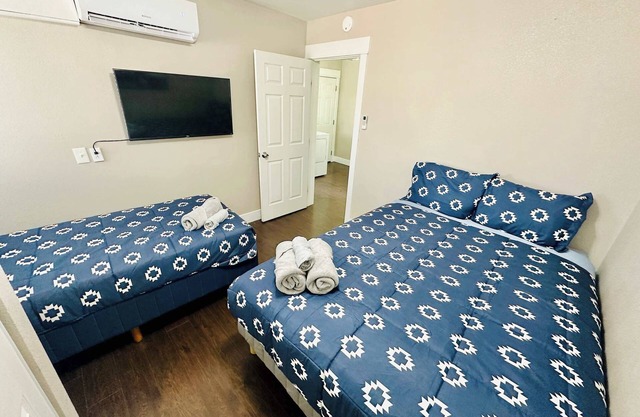 Airy Bright Getaway,Sleeps 12