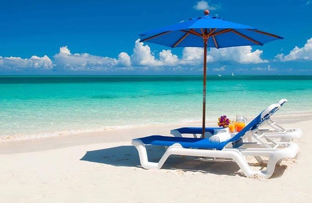 Airy coastal villa minutes from Miami Beach - 4 bed and 3 bath.