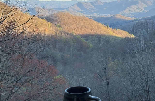 Airy mountain top retreat with world class views.